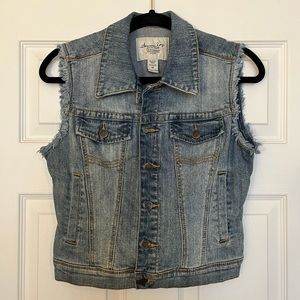 Women’s. Jean vest. American Rag.